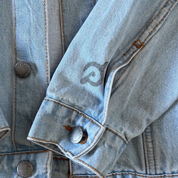 Peloton denim jacket. Size large light wash denim - Picture 5 of 5